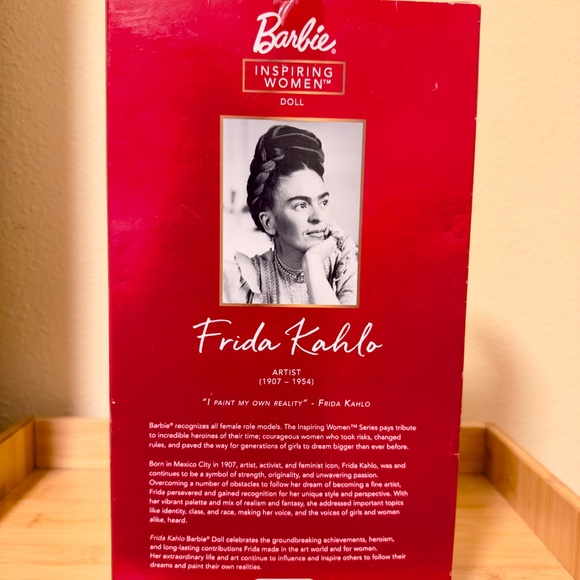 Frida Kahlo Barbie Inspiring Women Series | NRFB Mint | Artist Feminist Icon - Picture 3 of 4